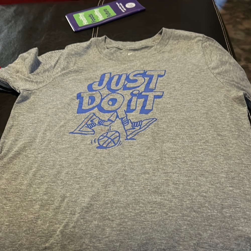 4 Nike shirts Boys